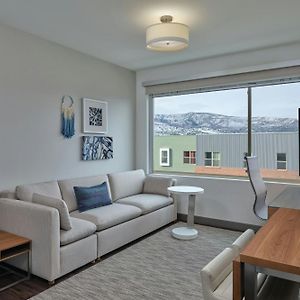 One-Bedroom Executive Corner King Suite Sofa Bed